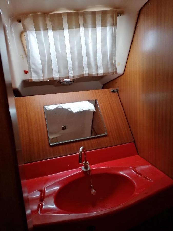 Cozy Sailboat In Barcelona!! No Showers Sant Adria de Besos Exterior foto